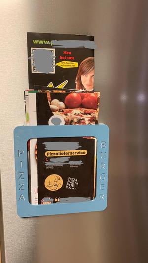 Magnetic fridge mount for delivery menus
