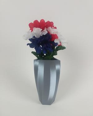 tri-shaped vase