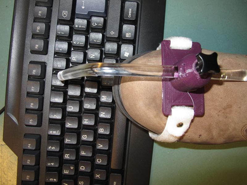 Pointer support for the foot/Soporte para trabajar con el pie