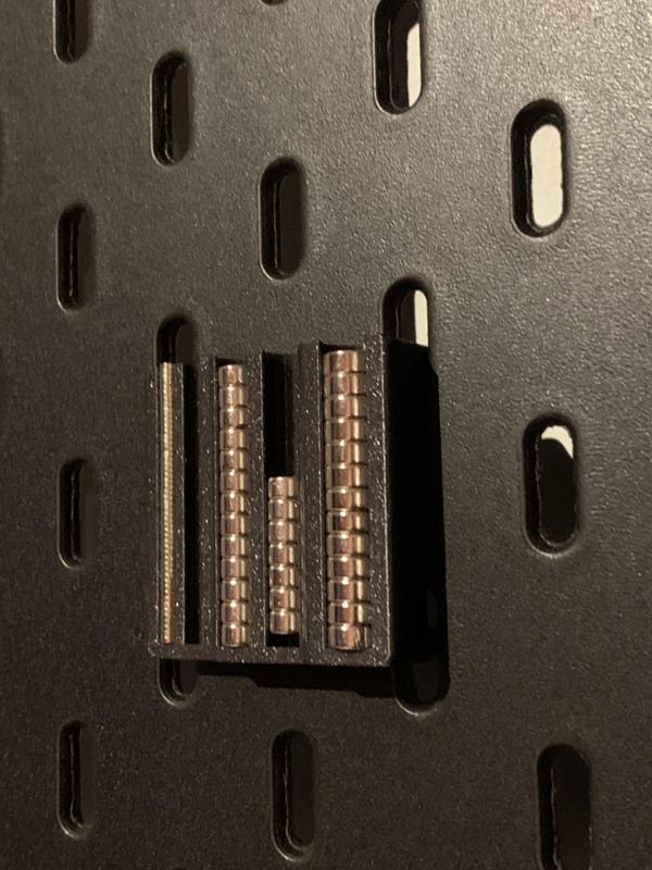Magnet holder / organizer for Skadis
