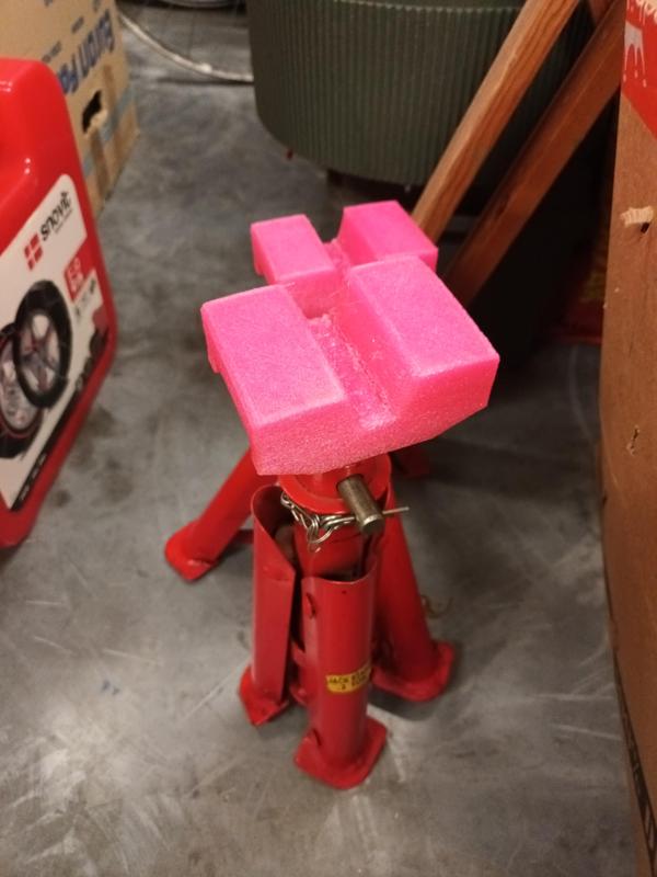 Jack stand adapter V-slot design 14-21mm width 43mm