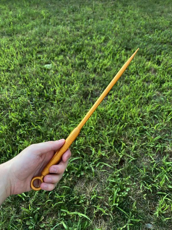 Yor Forgers weapon from Spy x Family