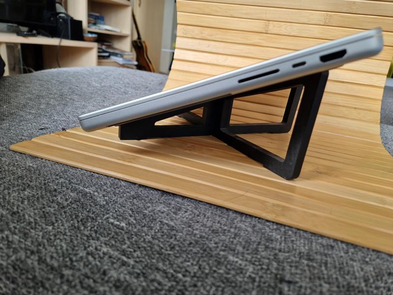Minimalistic laptop stand, foldable