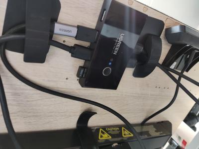 Magnetic cable arches