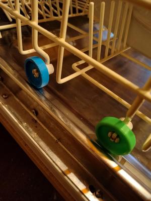 Dishwasher wheel (Whirlpool ADG 175)