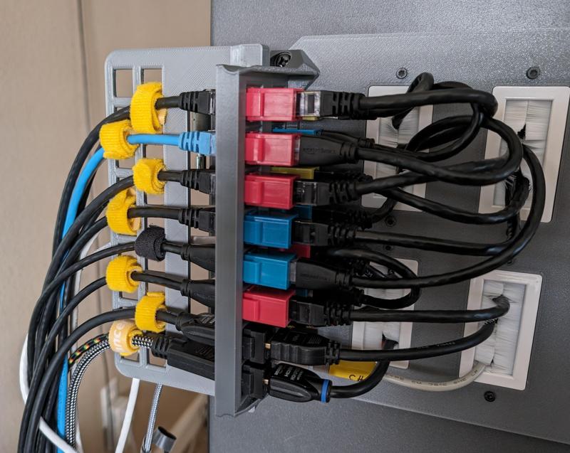 16 port Keystone patch panel with cable strain relief