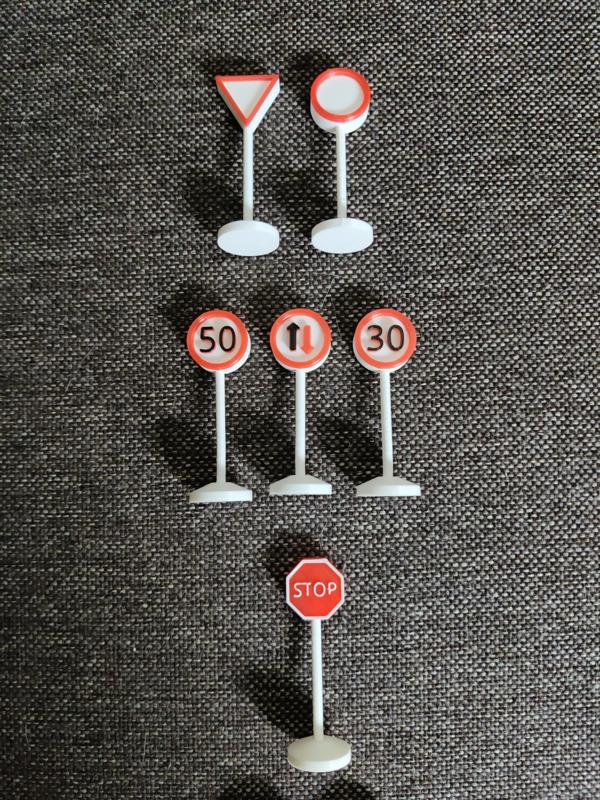 Traffic (road) signs