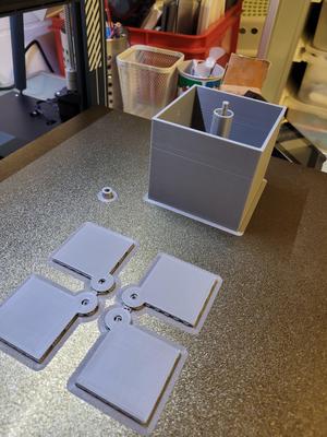 Box mit Fächerdeckel