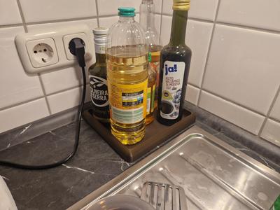 Kitchen tray for oils
