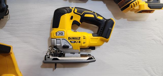 DEWALT Jig Saw Wall Mount 20V MAX XR