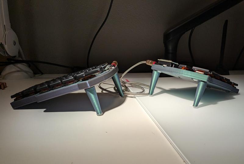 Lily58 Magnetic tenting for Gabbajoe's cases