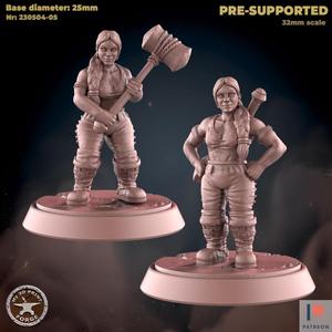 Dwarf Female Paladin two models