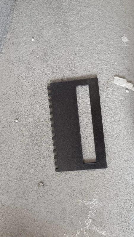Hřebínek na obklady/Notched trowel for tiling   