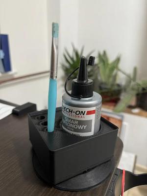 Gridfinity - Grase and brush holder   