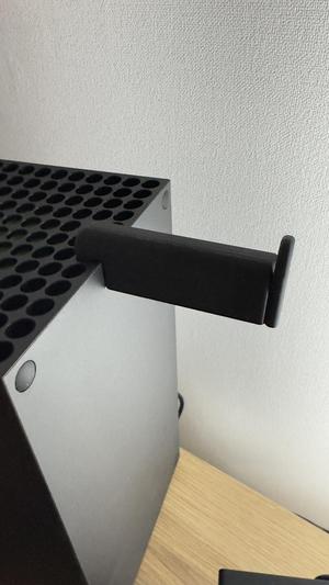 Headset holder for Xbox Series X