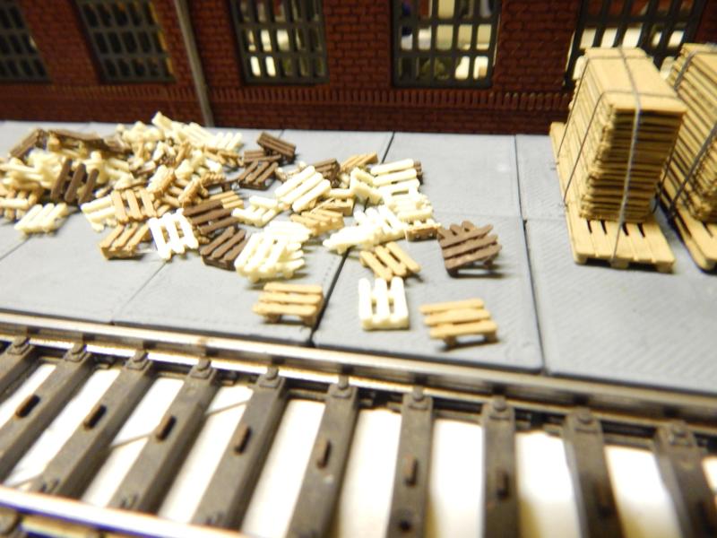 Disposable pallet, light with overhang H0 1:87