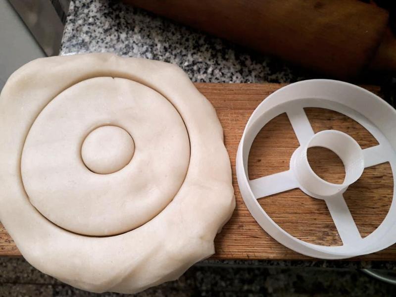 Doughnut and bagel cutter mold - professional