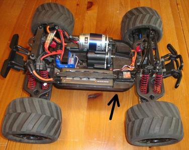 Traxxas EMaxx 3906 Servo hole cover - Passenger's side