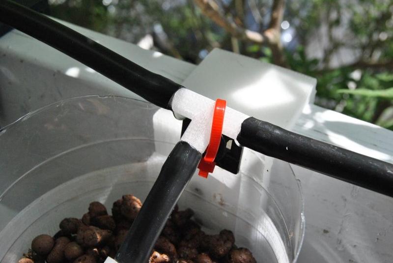 Tee connector for 1/4 inch tubing