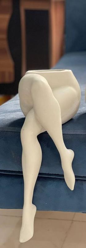 DECOR SITTING LEGS 