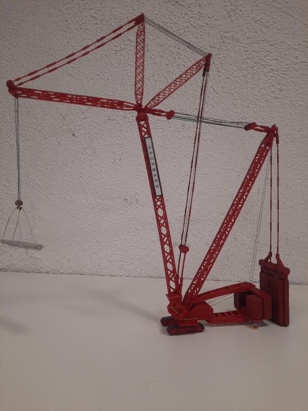 Scale 1/160 N-gauge crawler crane