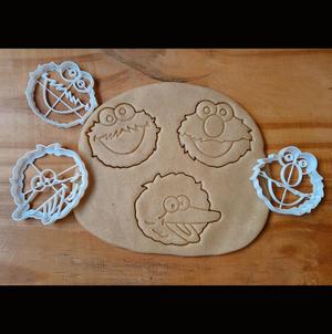 X3 SESAME STREET - COOKIE CUTTERS, CHARACTERS, DOUGH - BIG BIRD MONSTER ELMO