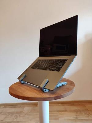 Macbook Pro Retina 13" and 15" desktop stand
