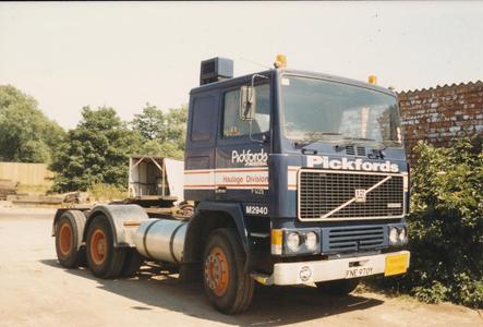 Volvo F1225