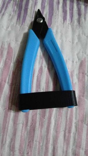 closing cutting pliers