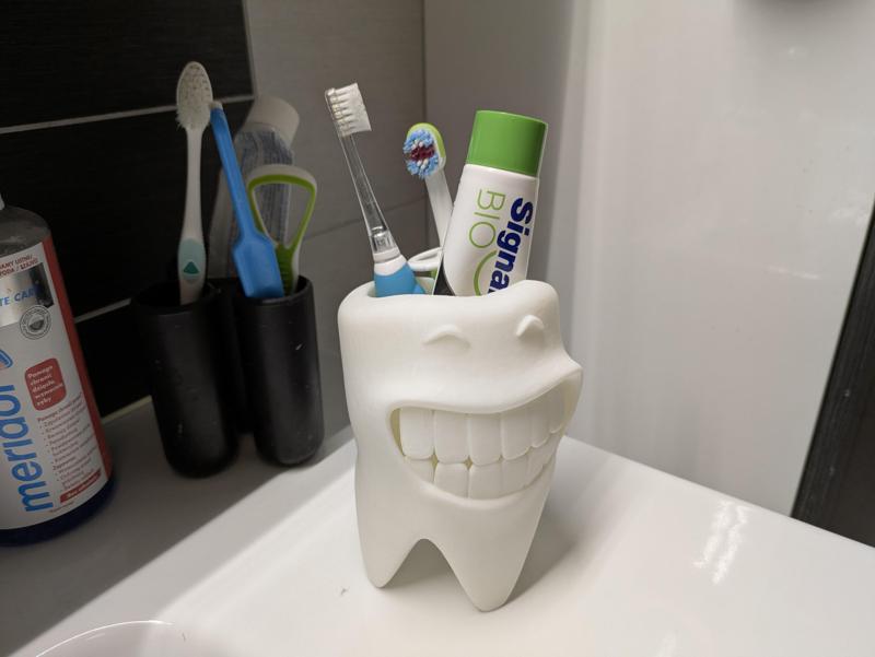 Toothbrush Holder - Smiling Tooth