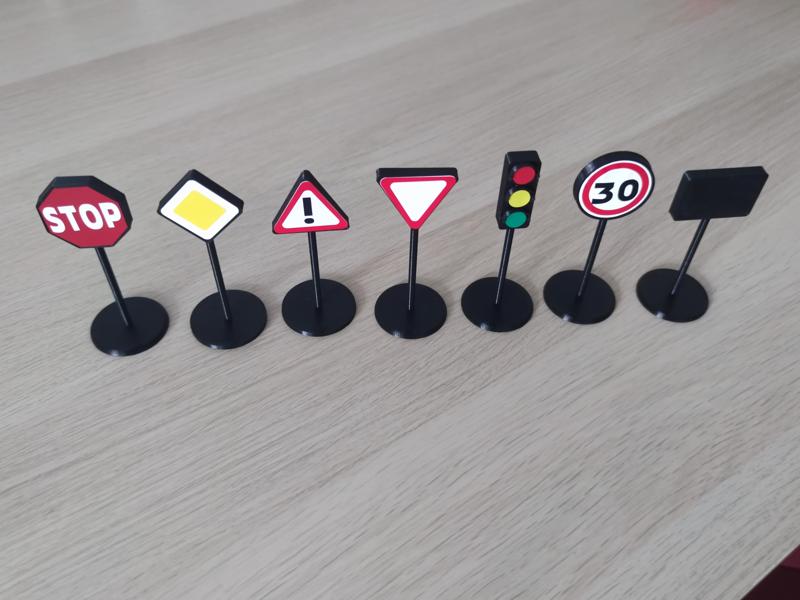 Traffic Signs // Verkehrsschilder