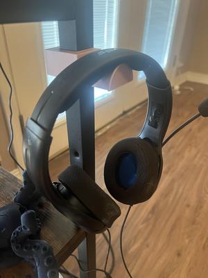 side mounted headphone stand