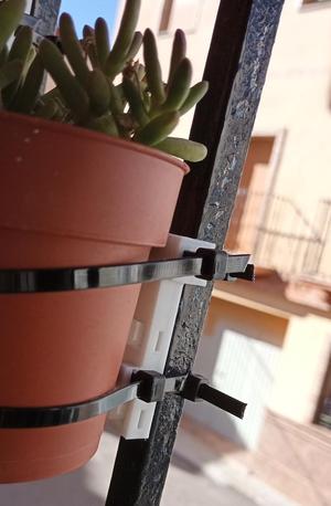Plant pot support