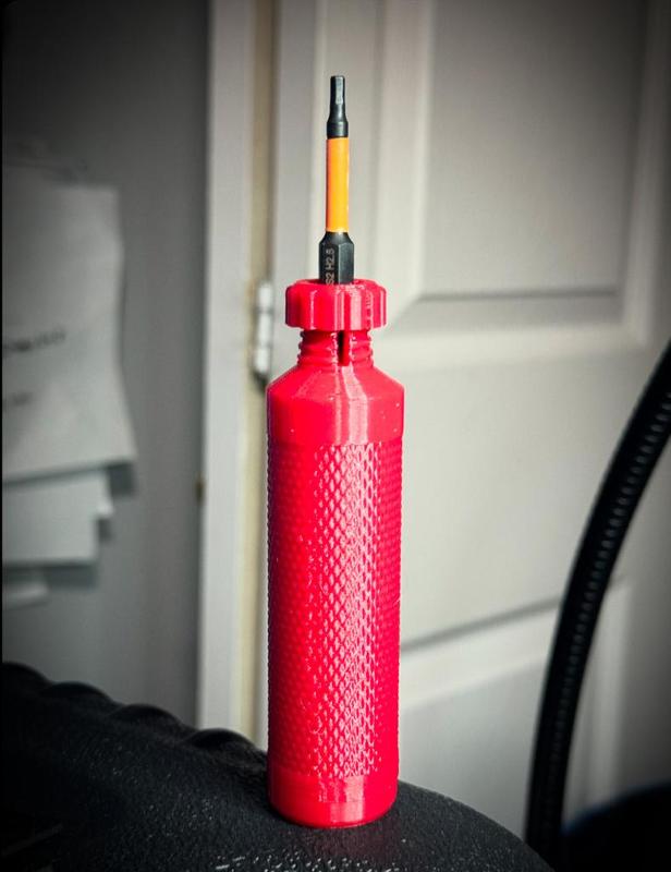 1/4" Bit Universal Handle with Extra Bit Storage - HEX/Screwdriver Bits