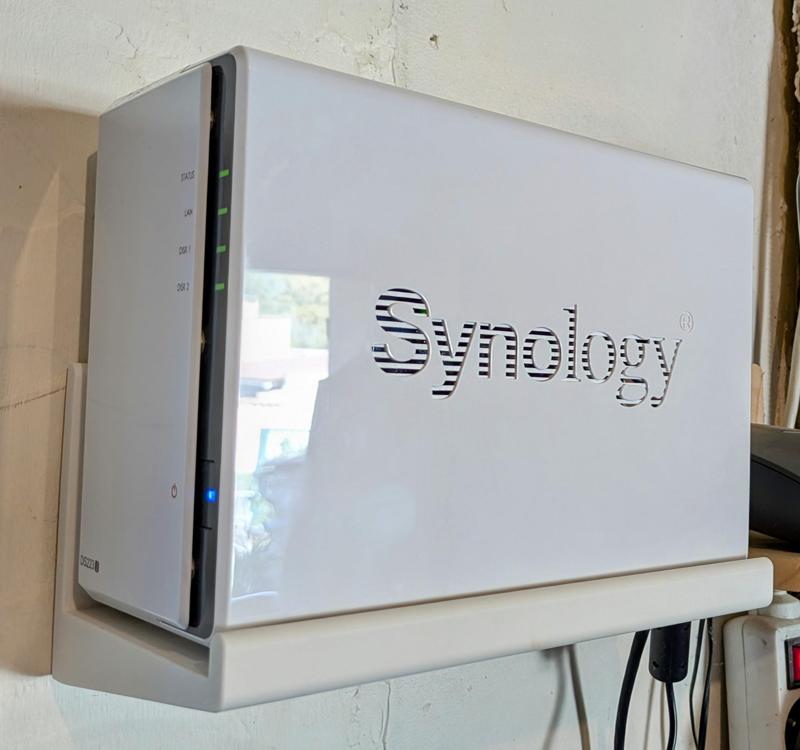 Heavy duty wall shelf NAS SYNOLOGY DS223J
