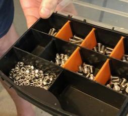 Hardware bin divider