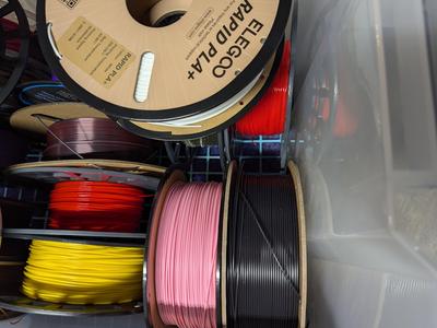 Filament storage riser