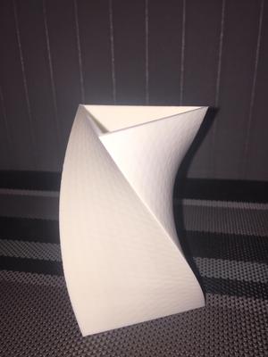 Dreieck Vase neu