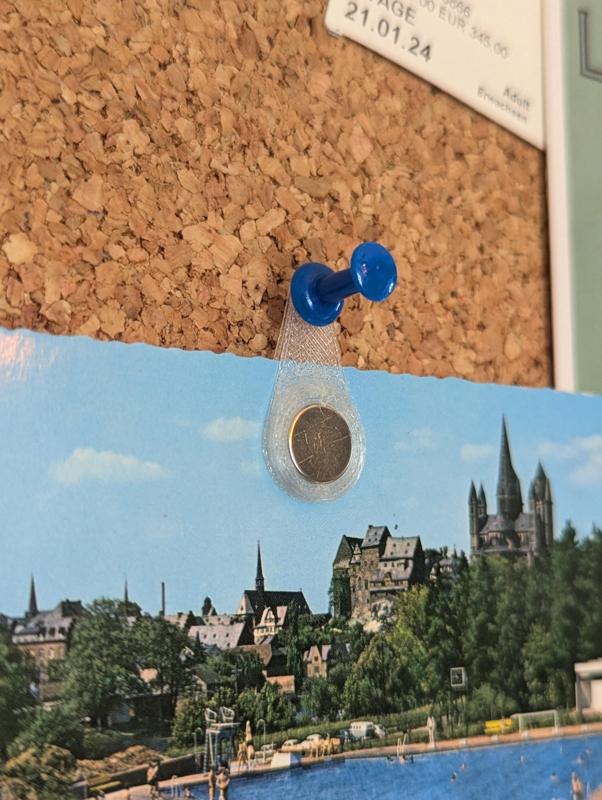 Corkboard Magnet Holder (<1g)