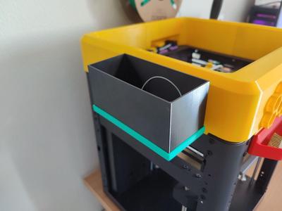 Waste bin with HSW mount base