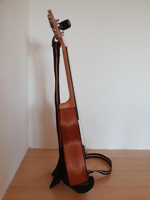Ukulele stand (concert size)