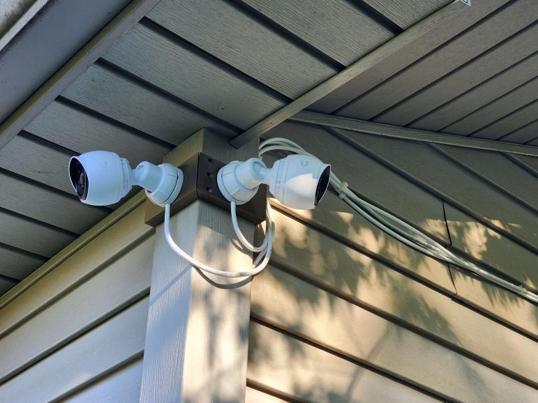 4" Vinyl Siding Corner Bracket for Ubiquiti G4/G5 Cameras (Threaded Insert)