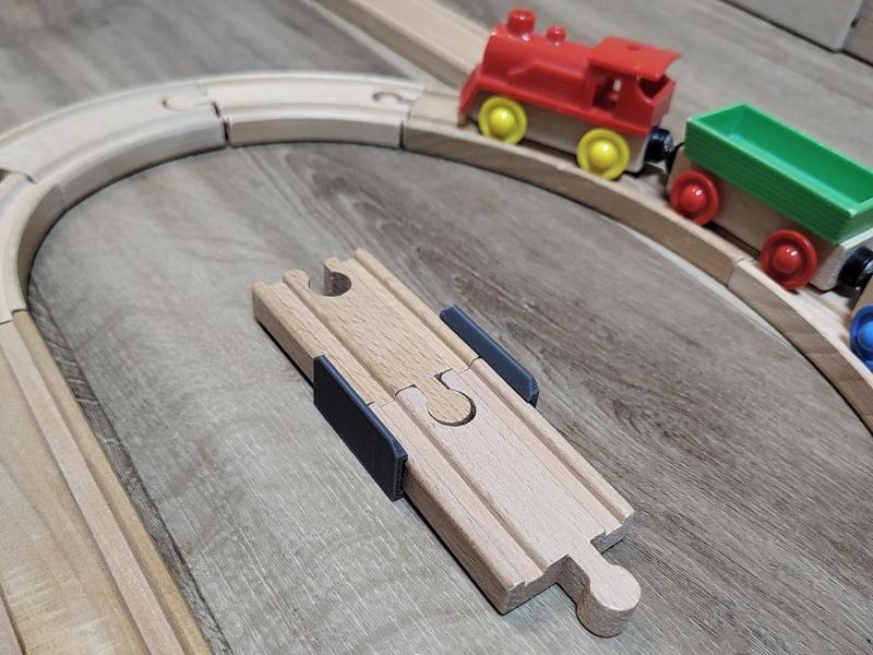 Connector fixer tracks Brio compatible