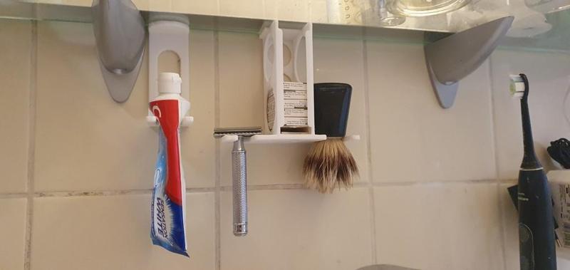 Bathroom_Underglass_toothpaste_holder