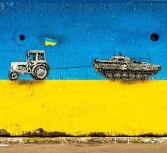 ukraine tractor and russian tank - keychain