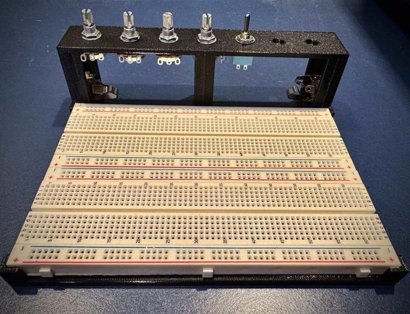 Guitar Pedal Breadboard Station