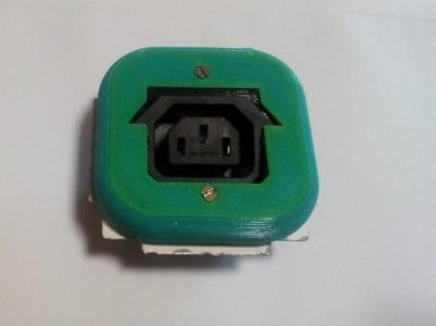 IEC C14 insert for a Schuko outlet / IEC C14 Einsatz anstelle einer Schuko Steckdose