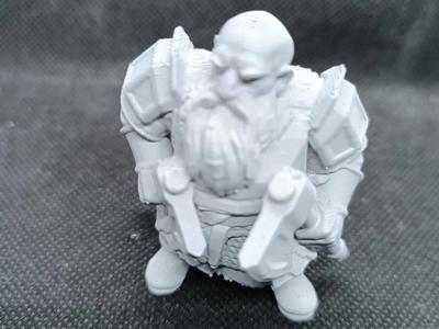 DnD mini Dwarf Warrior of War Dungeon and Dragon