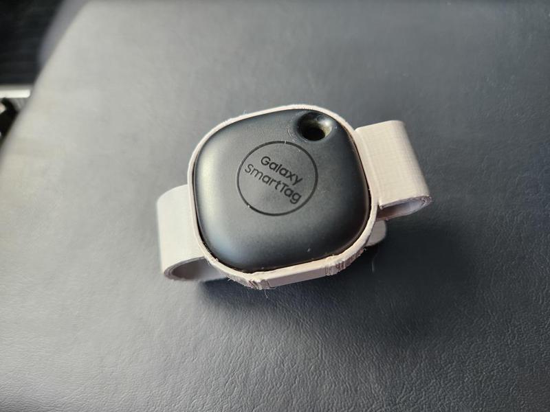 Samsung SmartTag sun visor clip for car