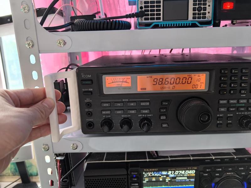 Icom IC-R8500 Rack ear